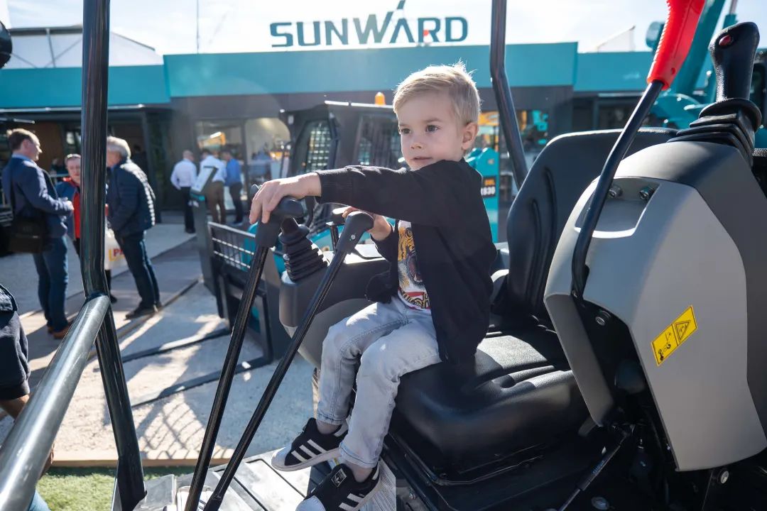 Bauma 2022 | 一组火热现场图带您重温k1体育
德国宝马展之旅