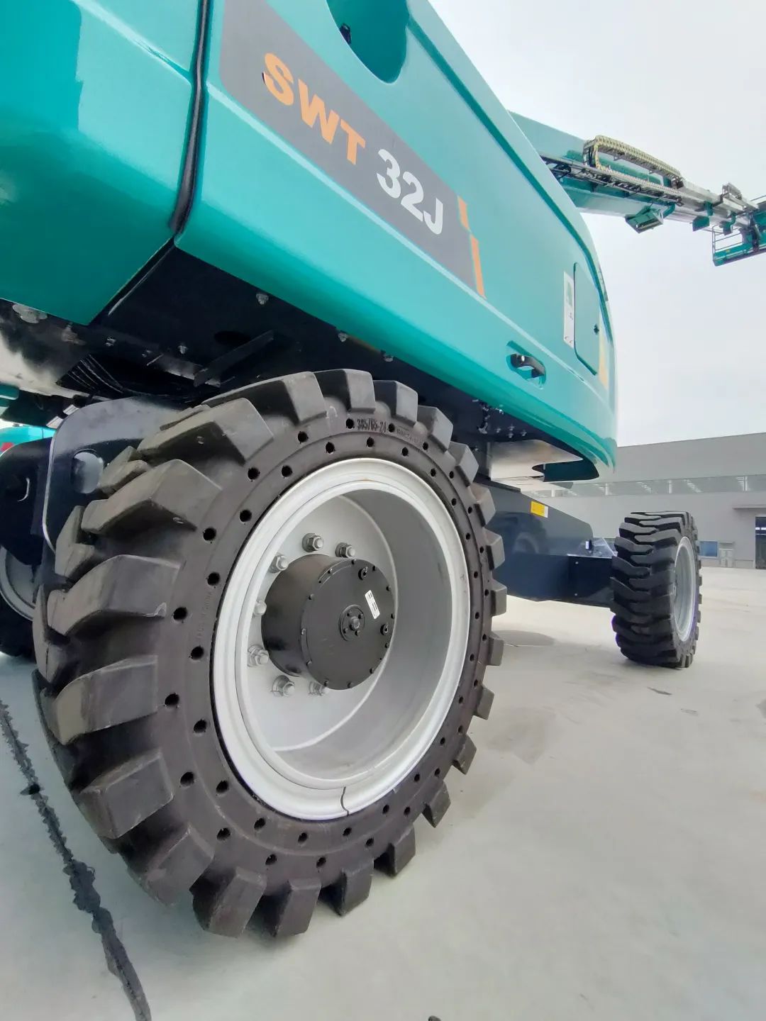 无需扩桥！k1体育
国四款32米直臂式高空作业平台成功下线