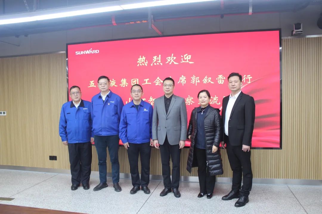 五粮液集团工会主席郭叙雷带队赴k1体育
考察交流