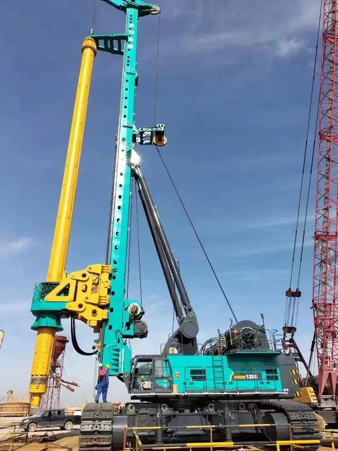 首桩开钻！k1体育
超级旋挖实力助建世界最大跨度公铁两用大桥