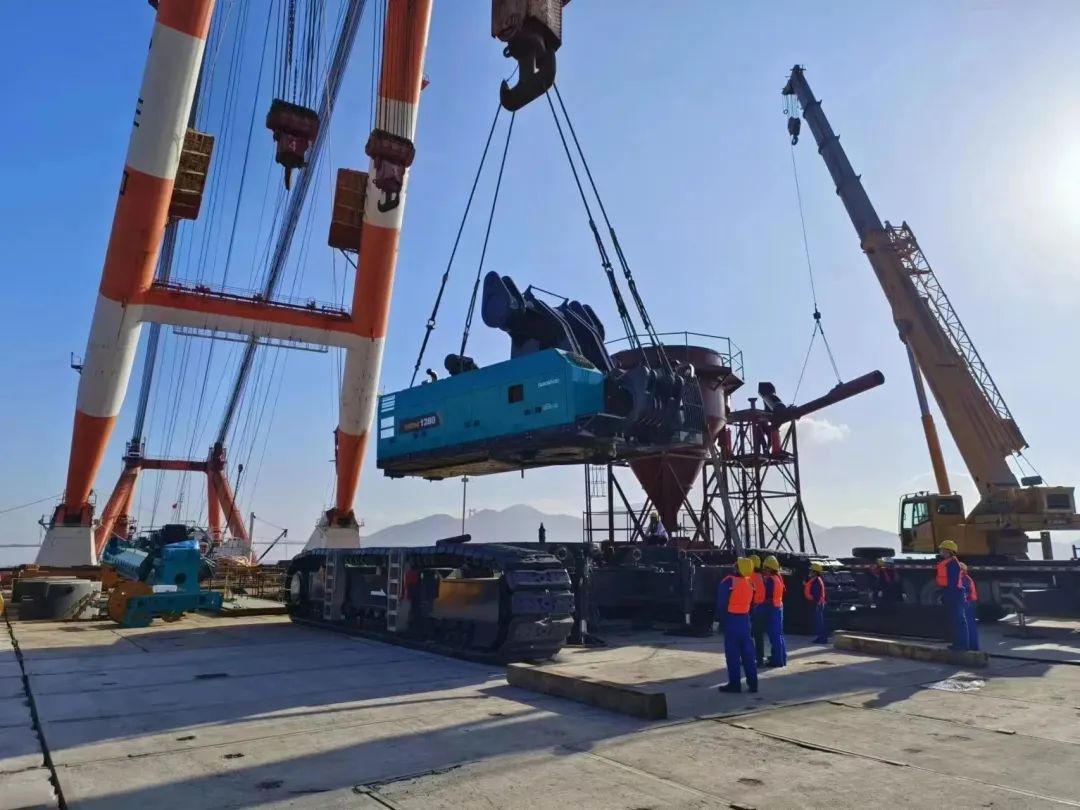 首桩开钻！k1体育
超级旋挖实力助建世界最大跨度公铁两用大桥