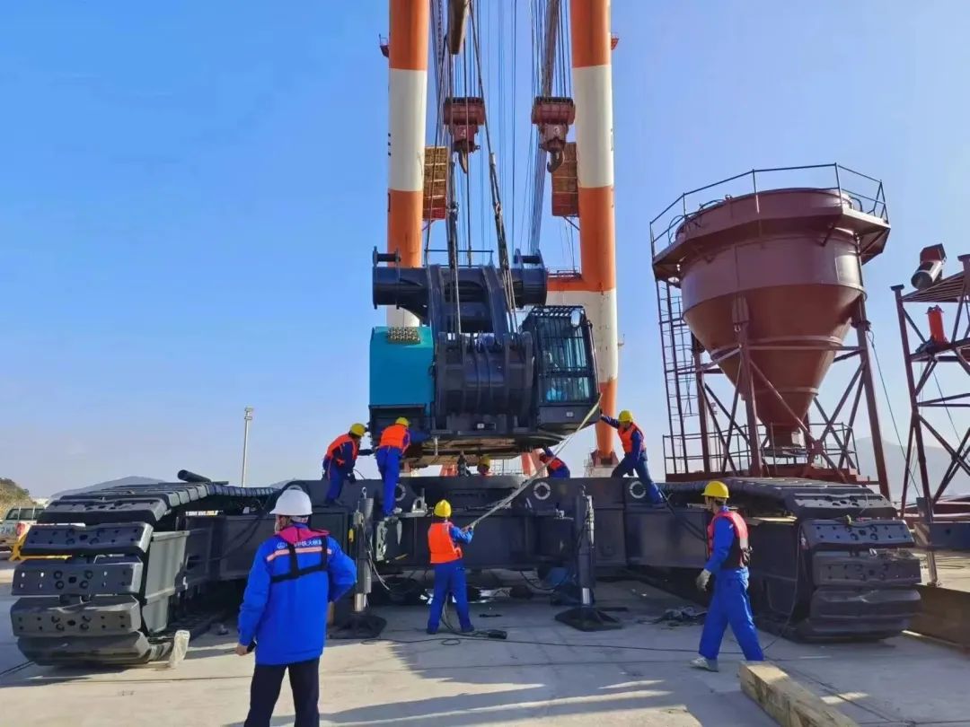 首桩开钻！k1体育
超级旋挖实力助建世界最大跨度公铁两用大桥