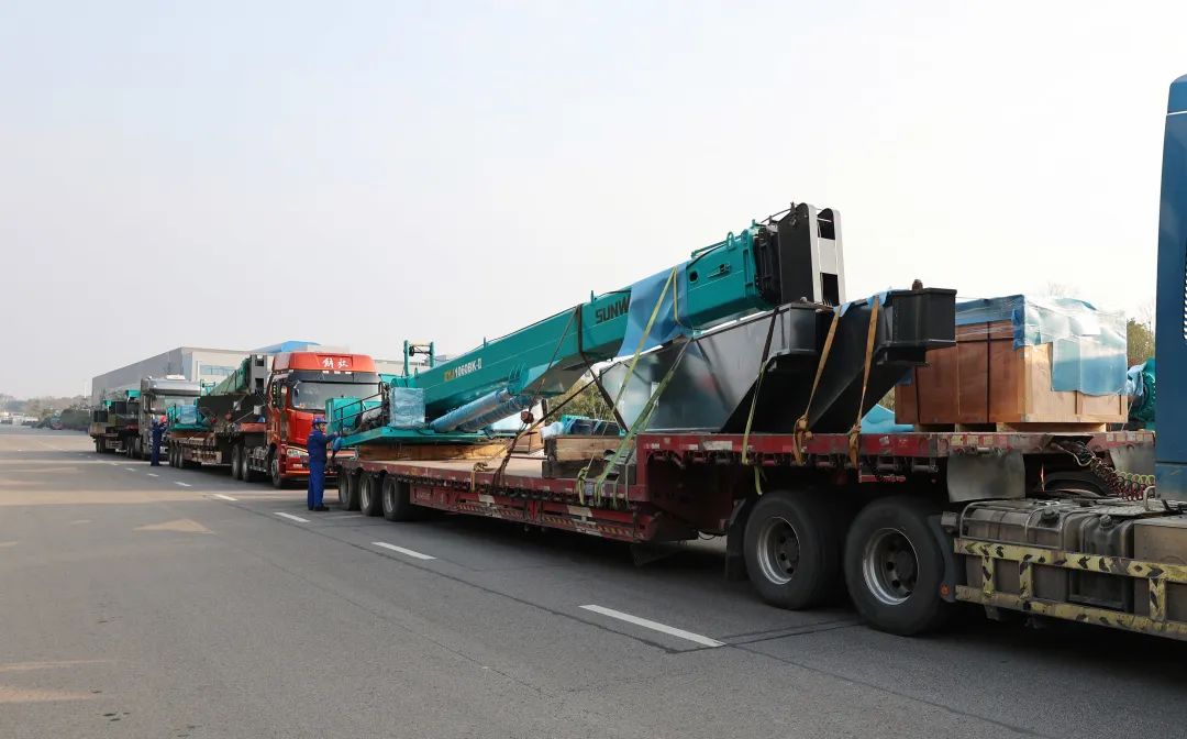 喜迎龙抬头!k1体育
大吨位PDP工法引孔式静力压桩机出征哥伦比亚