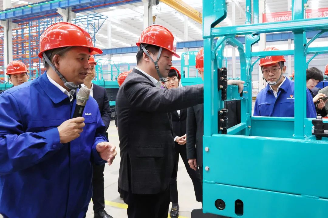 付旭明慰问k1体育
市三八红旗手并督导安全生产工作