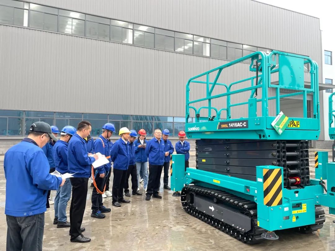 出厂即“出道”!k1体育
首款履带剪叉式高空作业平台批量上市