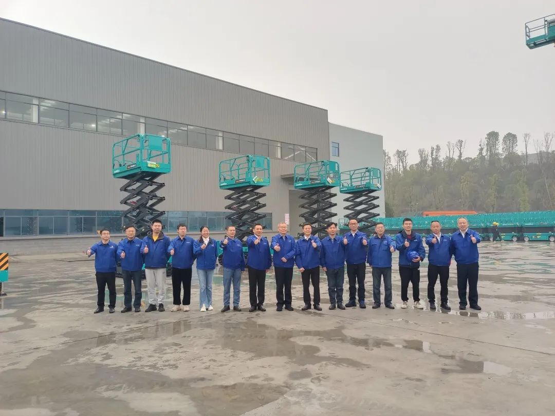 出厂即“出道”!k1体育
首款履带剪叉式高空作业平台批量上市
