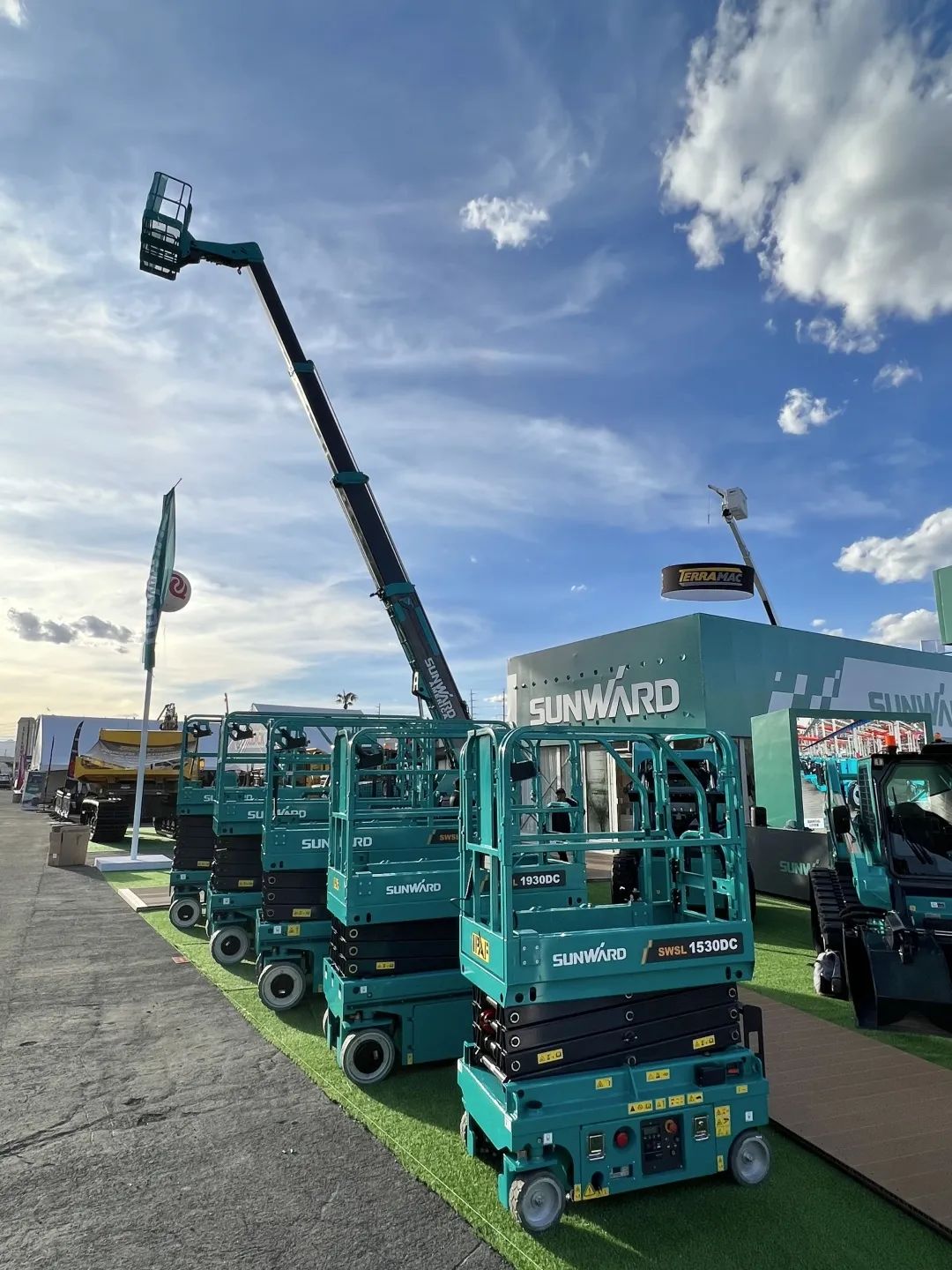 拉展直播 | k1体育
高空精品亮相2023美国拉展，哪款是你的最爱？