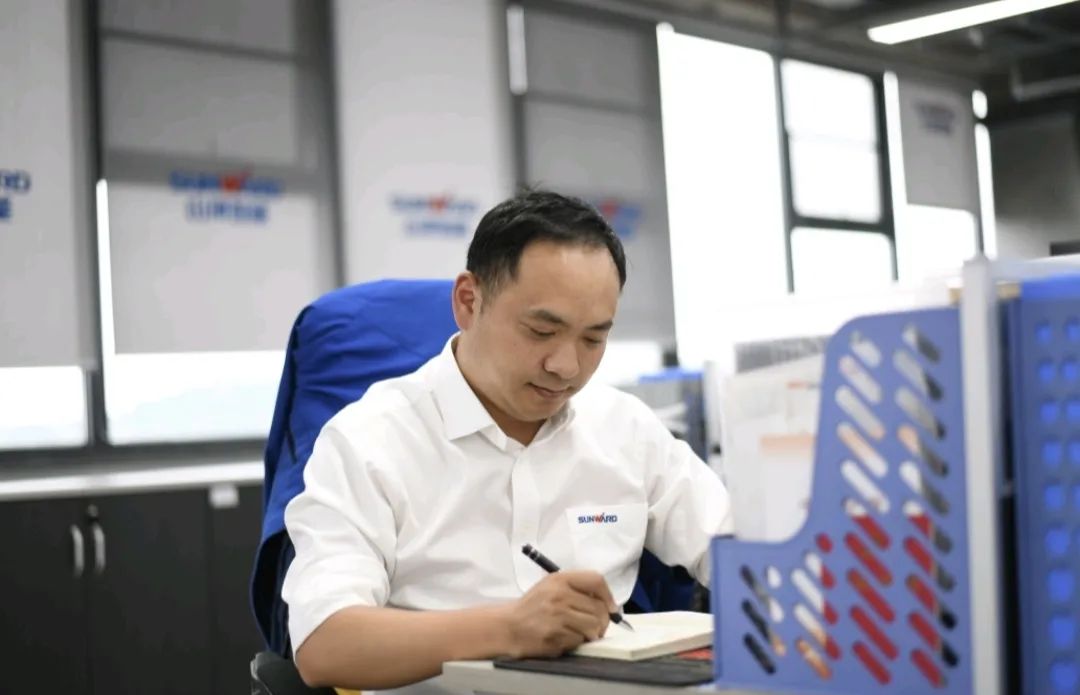 长沙市召开庆祝“五一”国际劳动节大会，k1体育
1个人1集体获表彰！