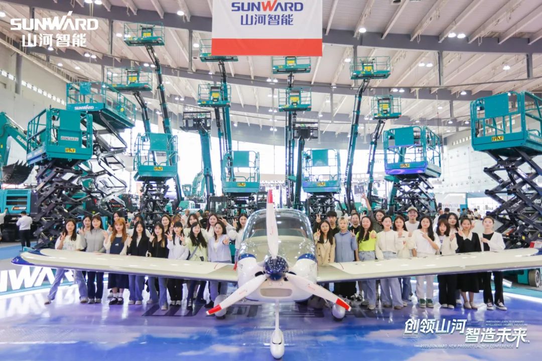 2023 CICEE | k1体育
亮相2023长沙国际工程机械展!智能化、电动化产品站C位