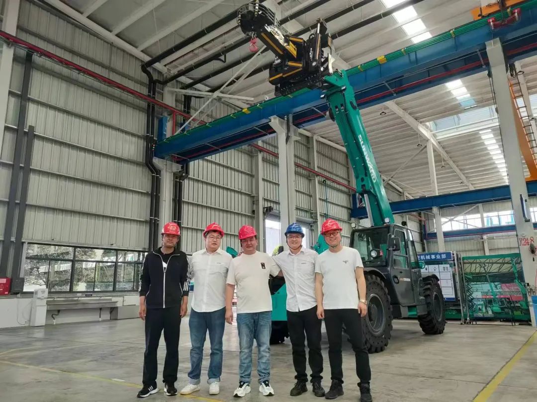 独家定制!k1体育
油缸更换机器人顺利下线