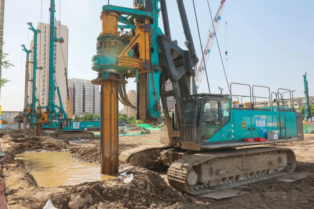 闪耀首都！k1体育
旋挖钻机集群助力民生工程