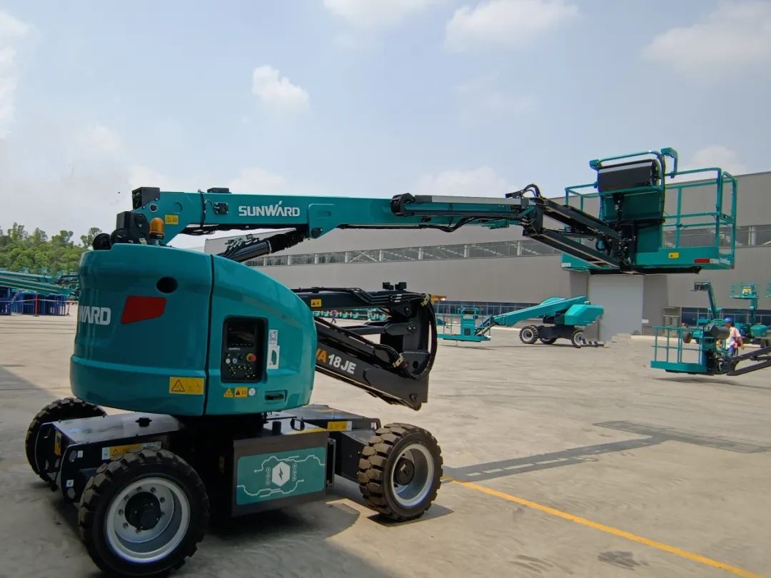 新能源家族再添“新丁”!k1体育
三款电动臂式高空作业平台齐下线