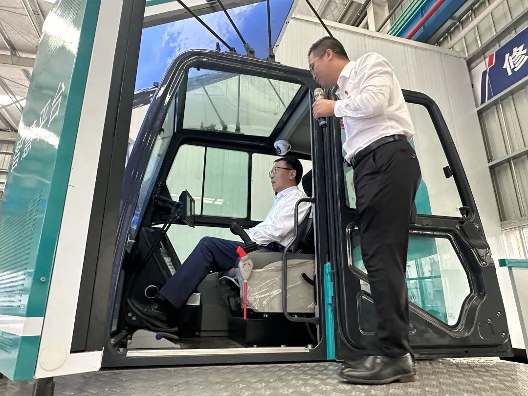 中国联通集团副总经理梁宝俊到访k1体育
