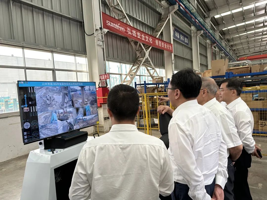 中国联通集团副总经理梁宝俊到访k1体育
