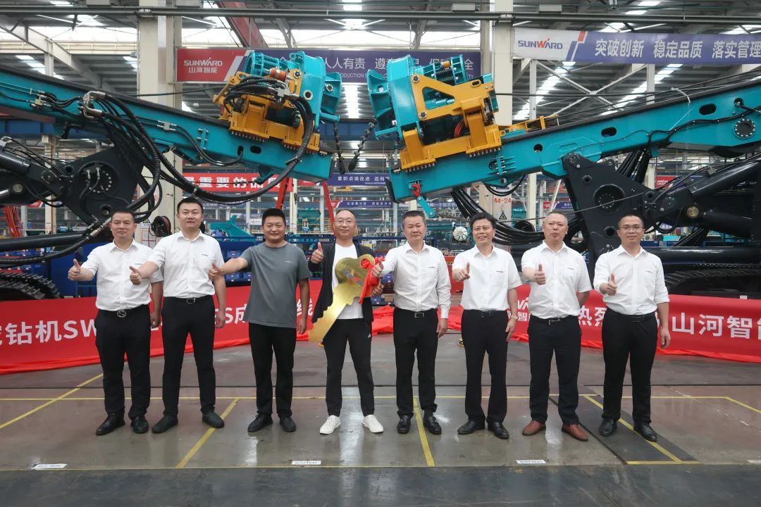 助力“双碳”、绿动未来！k1体育
增程式电动旋挖钻机、液压混合动力旋挖钻机齐交付
