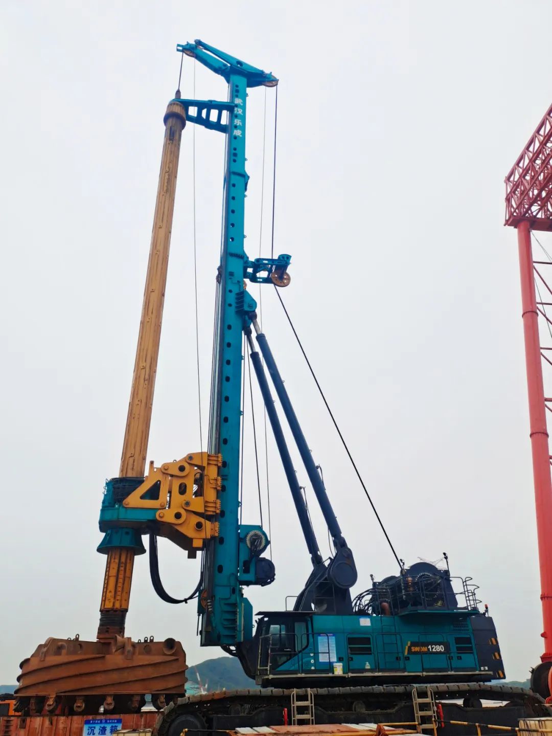 新战绩+1!k1体育
超级旋挖钻机创6.3米直径钻孔新纪录