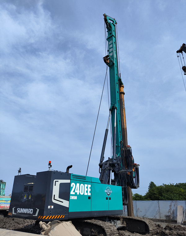 出道即巅峰!k1体育
增程式电动旋挖钻机硬核给“利”