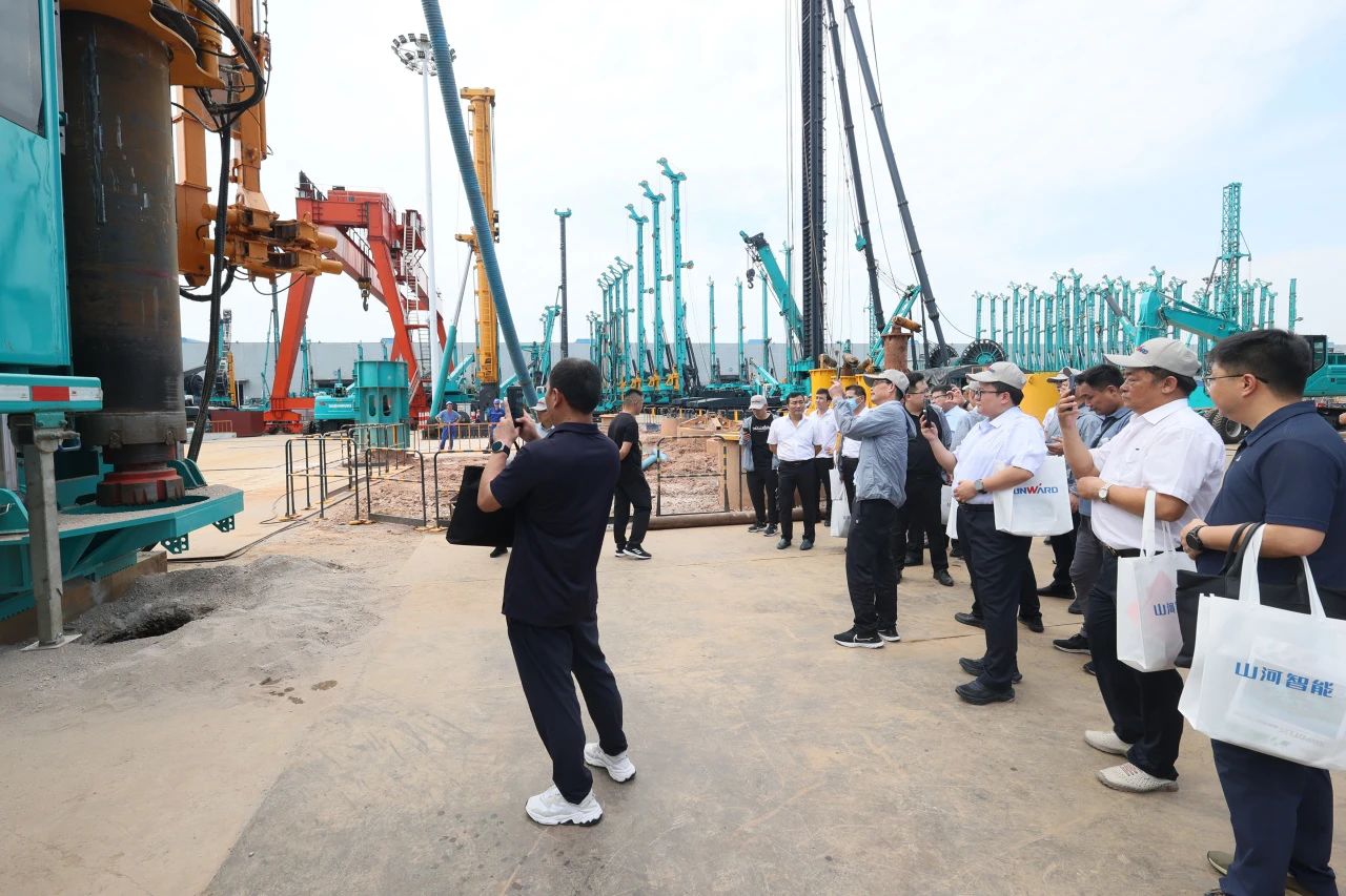 k1体育
全球首创深井套管车载钻机下线发布