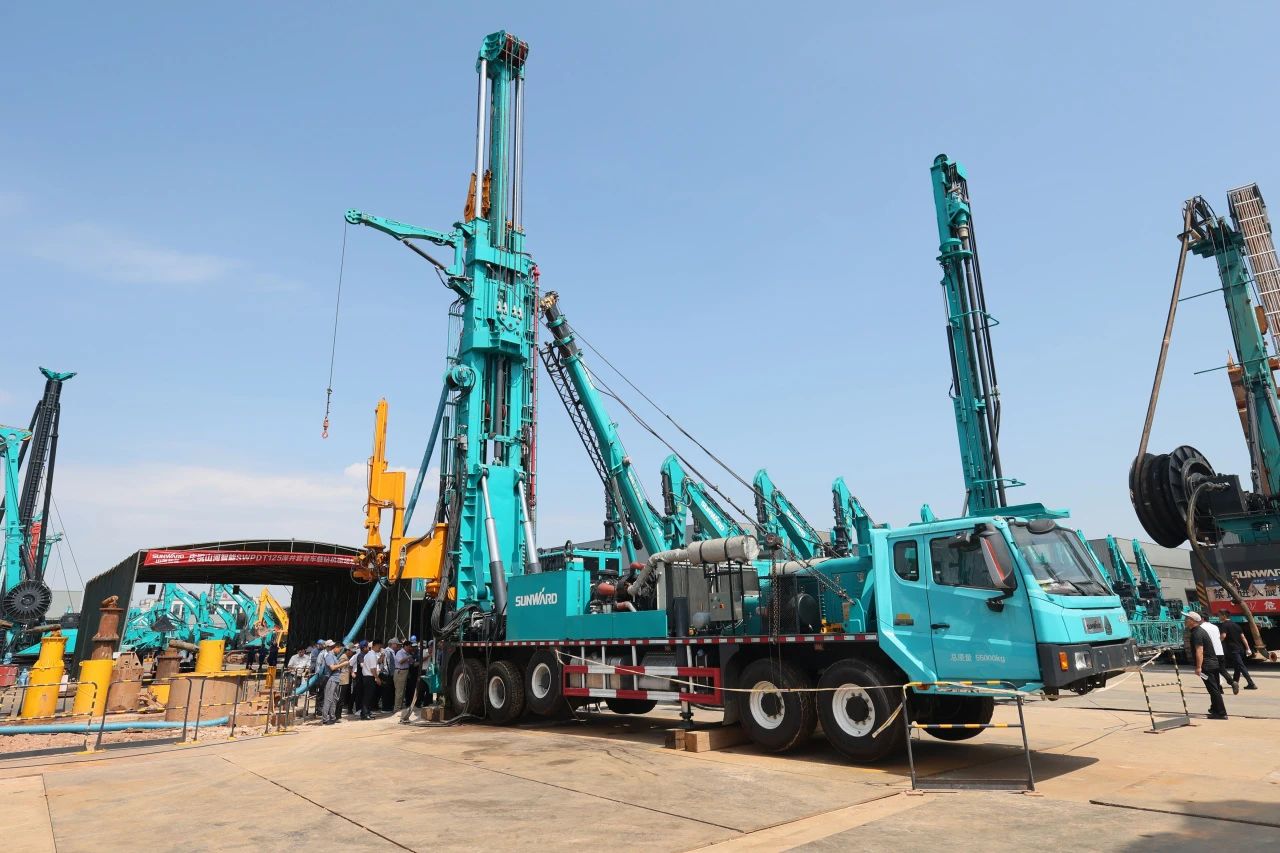 k1体育
全球首创深井套管车载钻机下线发布