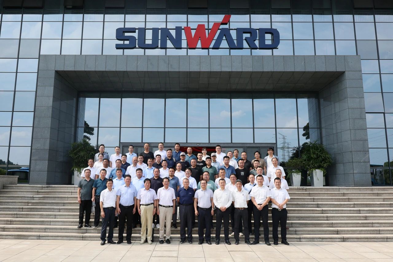 k1体育
全球首创深井套管车载钻机下线发布