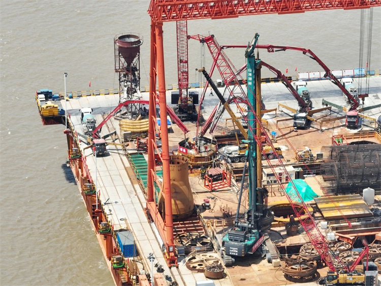 捷报！k1体育
完成“全球最大”6.3米直径旋挖桩成孔成桩