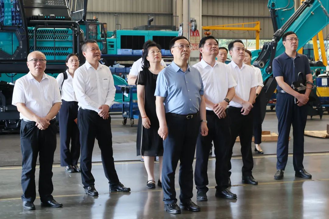 中宣部社科领域专家学者到k1体育
调研高质量发展