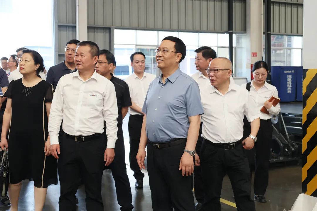 中宣部社科领域专家学者到k1体育
调研高质量发展