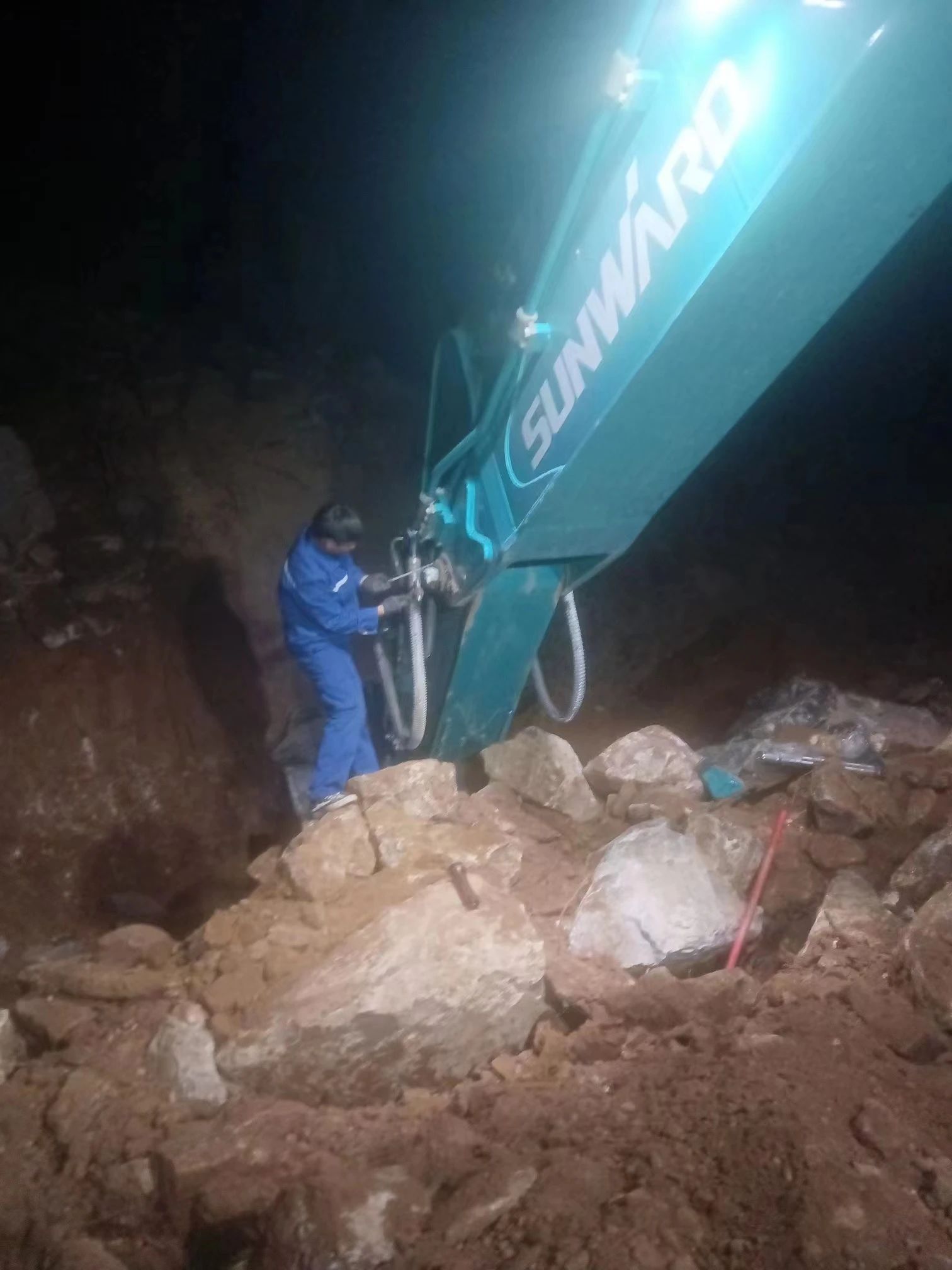 一线“热”闻 | 专业售后，用心服务！k1体育
挖掘机服务万里行一直在路上