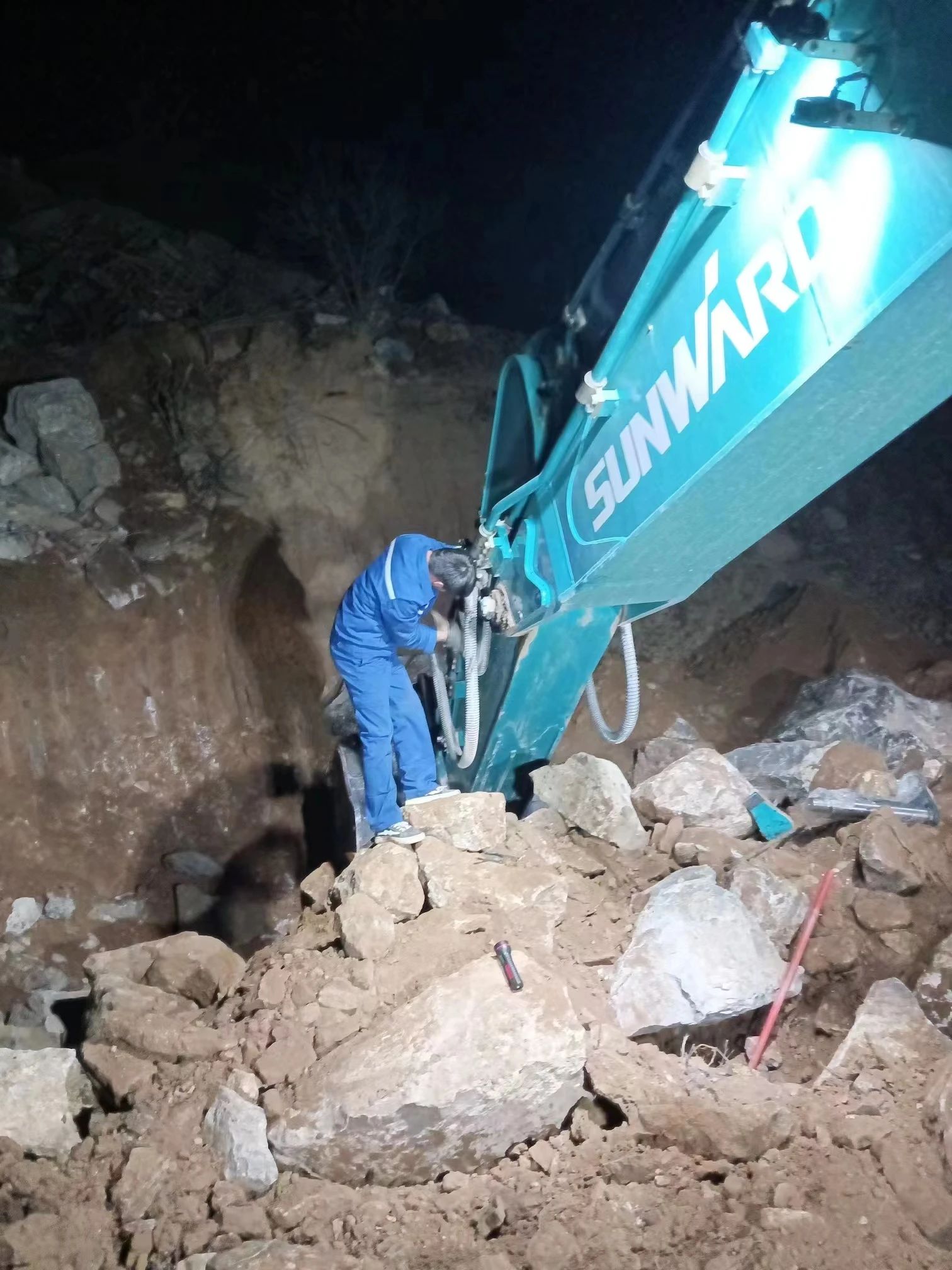 一线“热”闻 | 专业售后，用心服务！k1体育
挖掘机服务万里行一直在路上