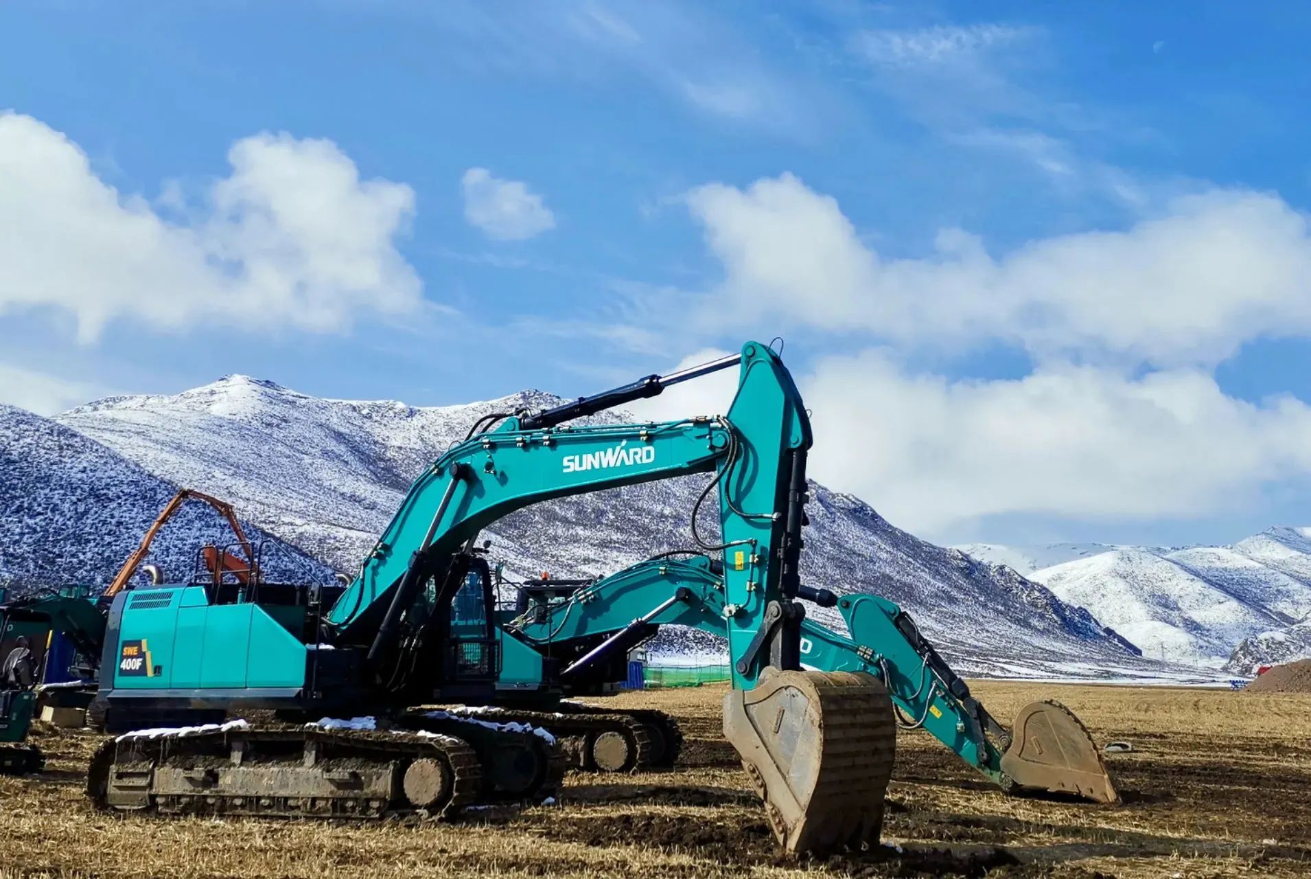 口碑超赞!k1体育
SWE400F挖掘机荣获工程机械明星产品大奖