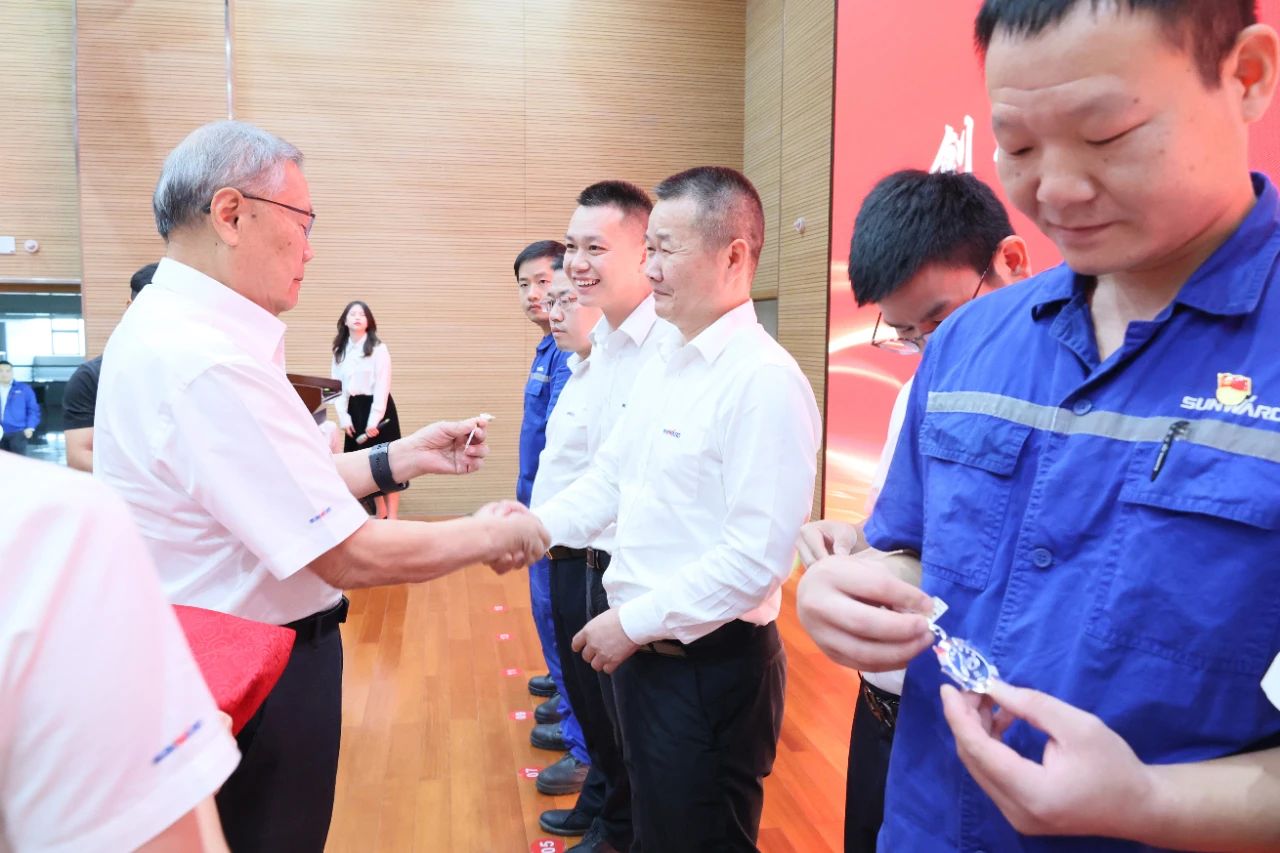 强信心 聚合力 共建美好家园——庆祝k1体育
成立24周年表彰大会隆重召开