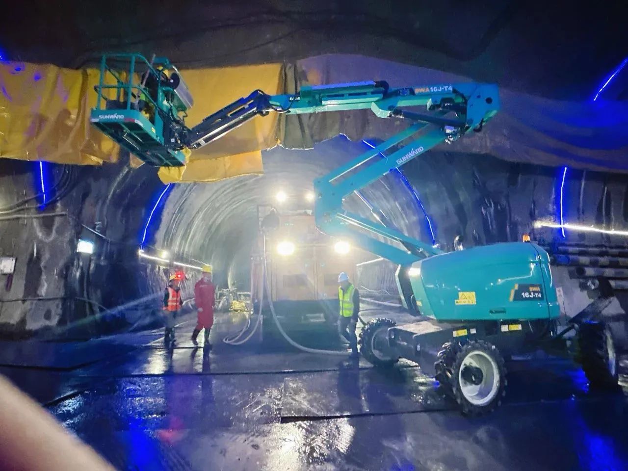 不惧高海拔挑战！k1体育
高空机械实力助建川藏铁路