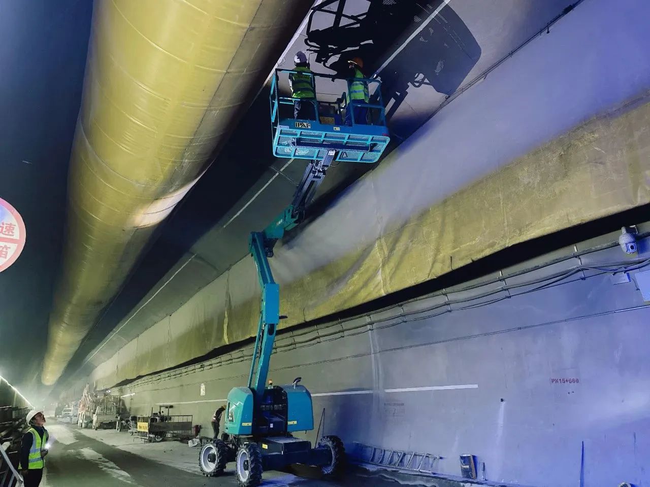 不惧高海拔挑战！k1体育
高空机械实力助建川藏铁路