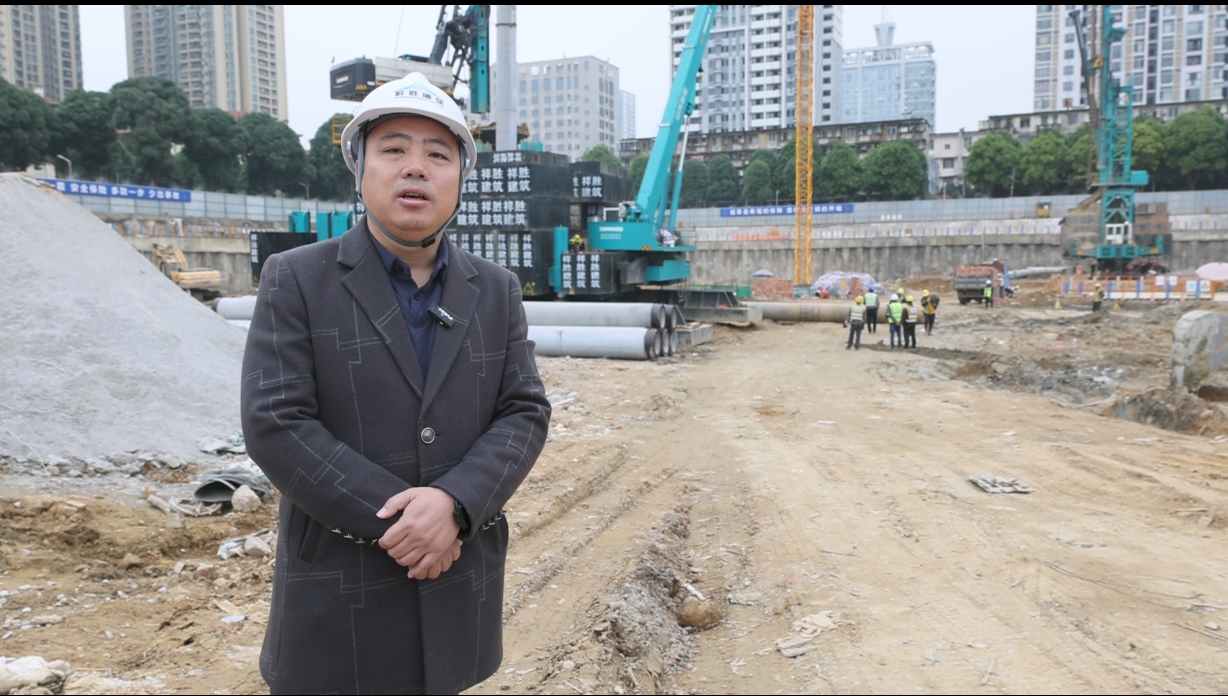 “绿巨人”显神威!k1体育
引孔式静力压桩机助建“绿城”南宁民生项目