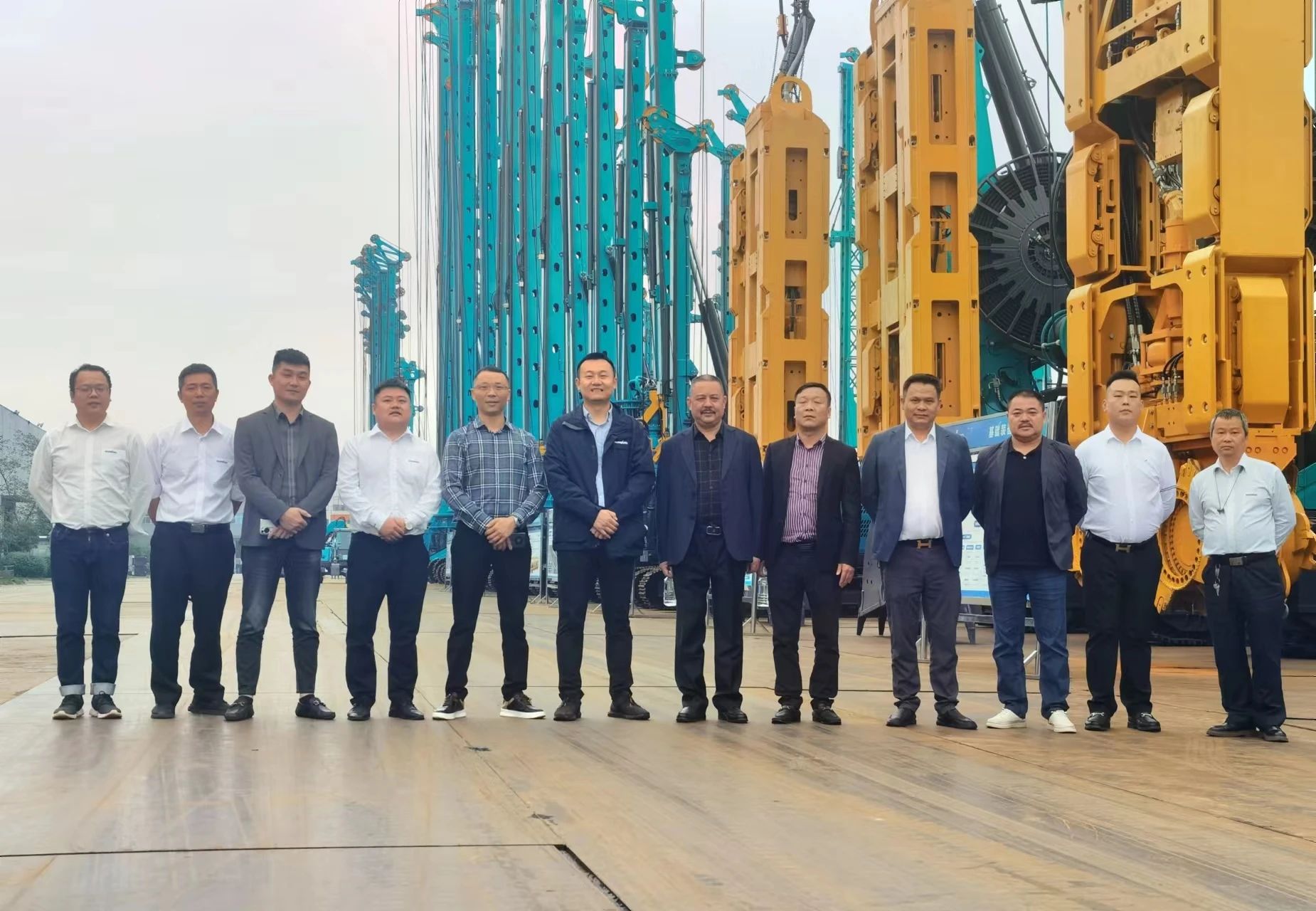 行业寒冬现暖阳！现场签购20台旋挖钻机，k1体育
携手湖南骏牛助力国家电网项目建设
