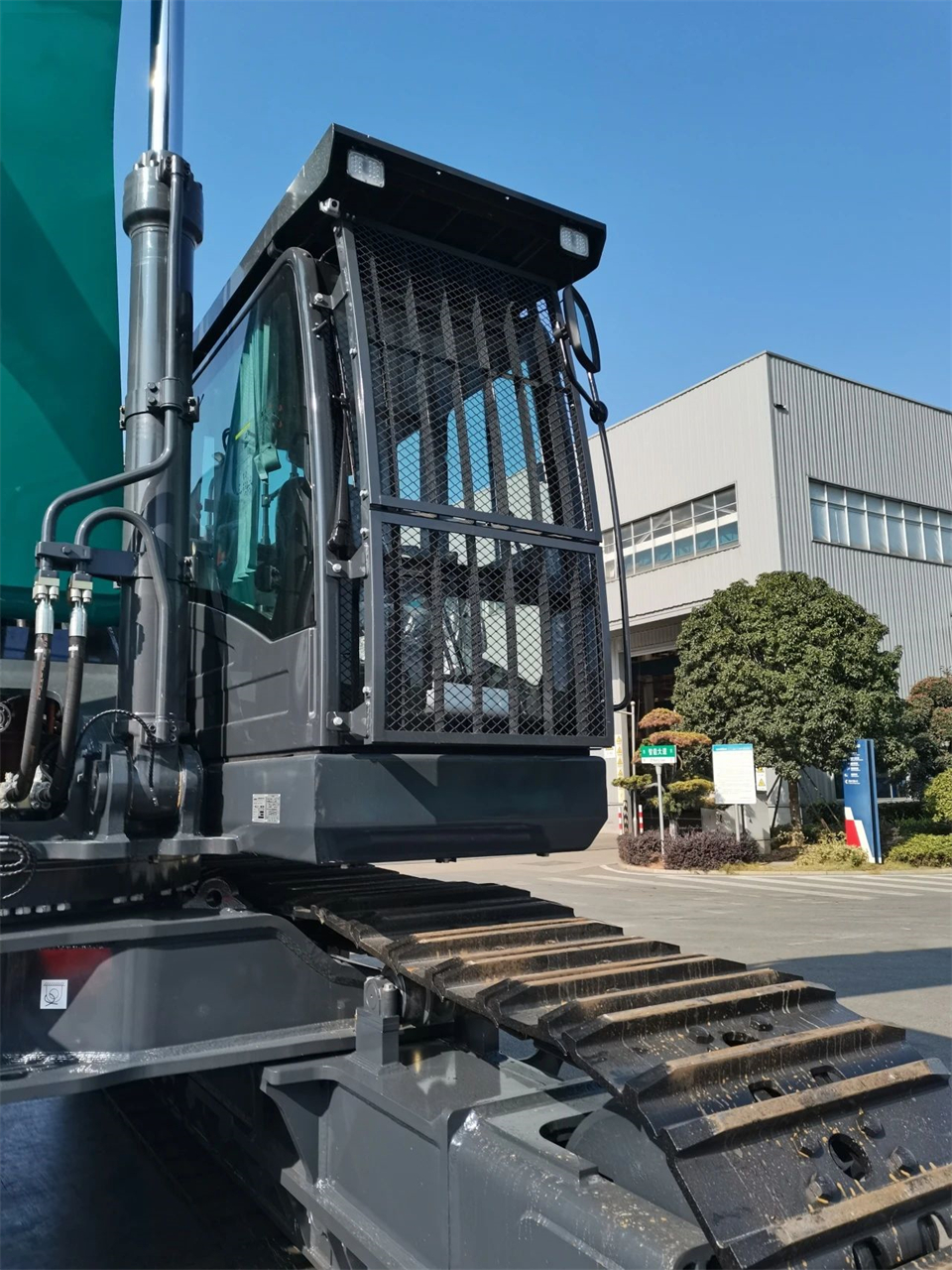 定制开发、功能更强！k1体育
SWE750ELR加长臂液压挖掘机下线交付