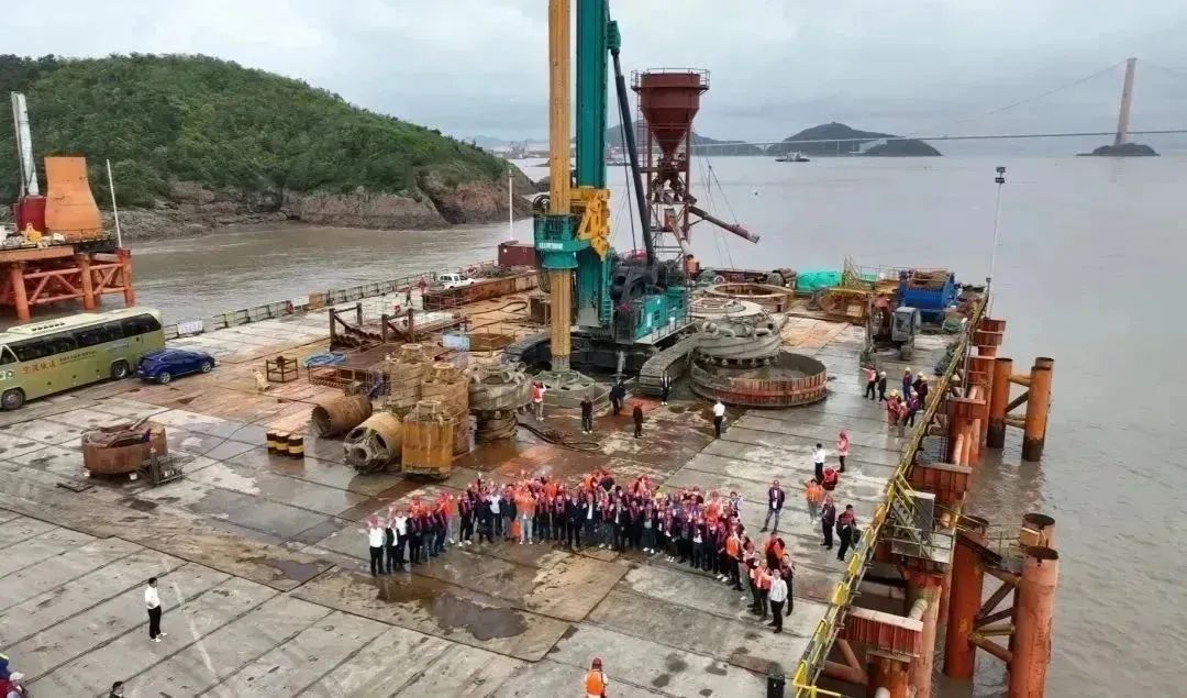 全面告捷!k1体育
超级旋挖钻机圆满完成甬舟铁路西堠门公铁两用大桥桩基施工任务