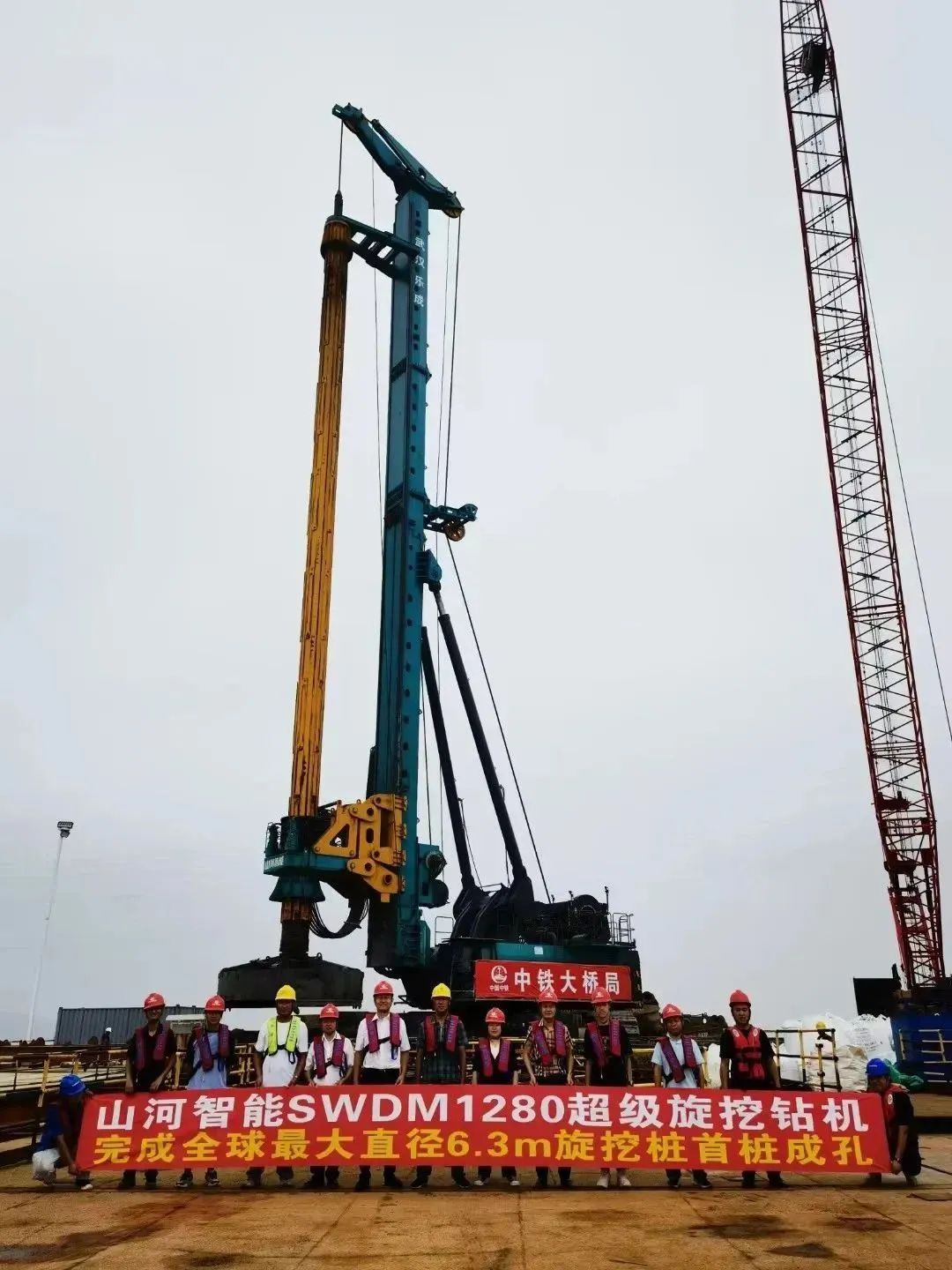 全面告捷!k1体育
超级旋挖钻机圆满完成甬舟铁路西堠门公铁两用大桥桩基施工任务