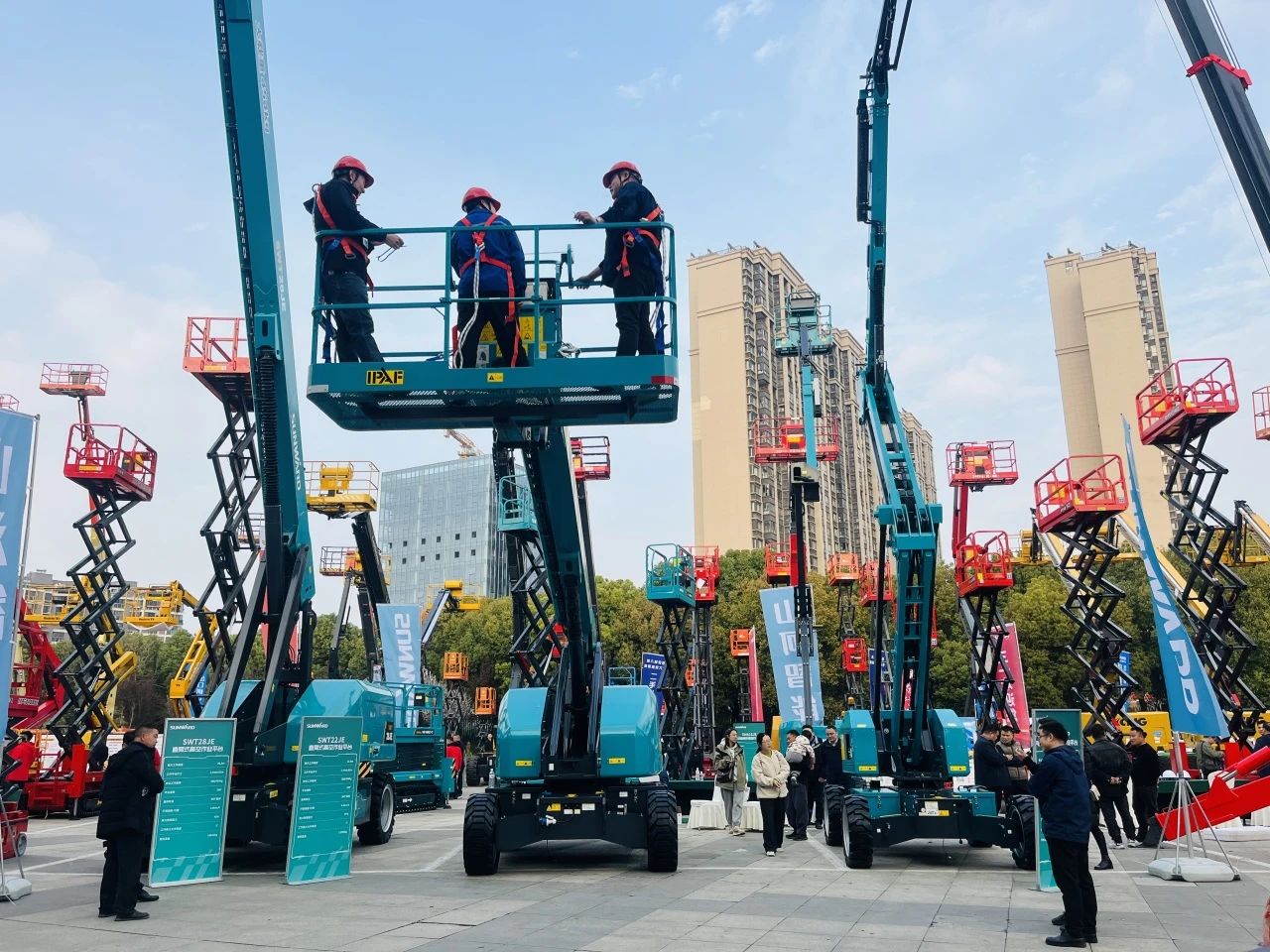 “爆品”来袭，签单不断！ k1体育
盛装亮相第八届全国高空作业平台租赁大会