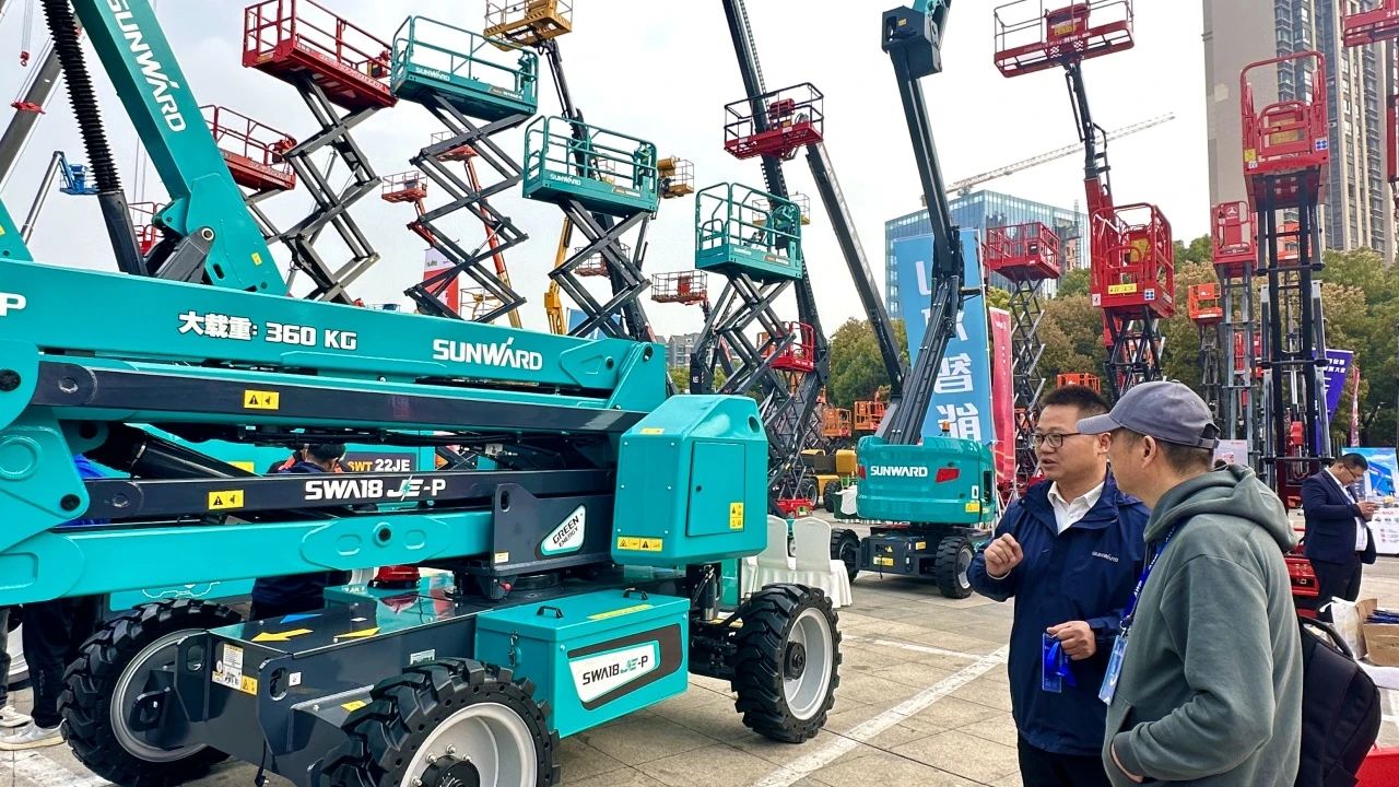 “爆品”来袭，签单不断！ k1体育
盛装亮相第八届全国高空作业平台租赁大会