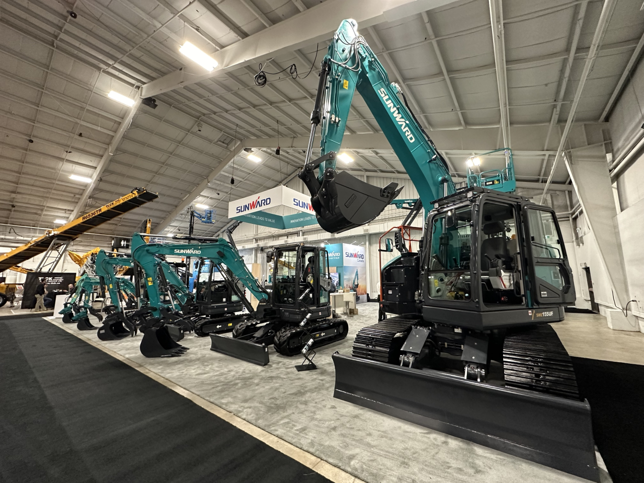 k1体育
亮相加拿大最大重型设备展