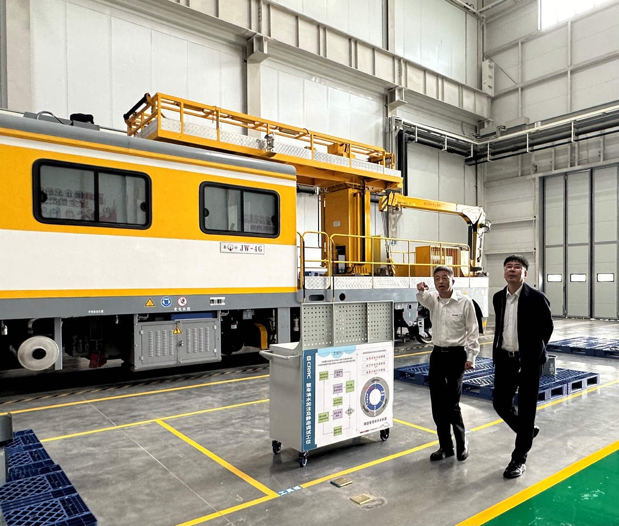 CPH-30J道岔铺换机组全球发布!k1体育
与宝鸡中车时代共绘铁路装备新篇章!