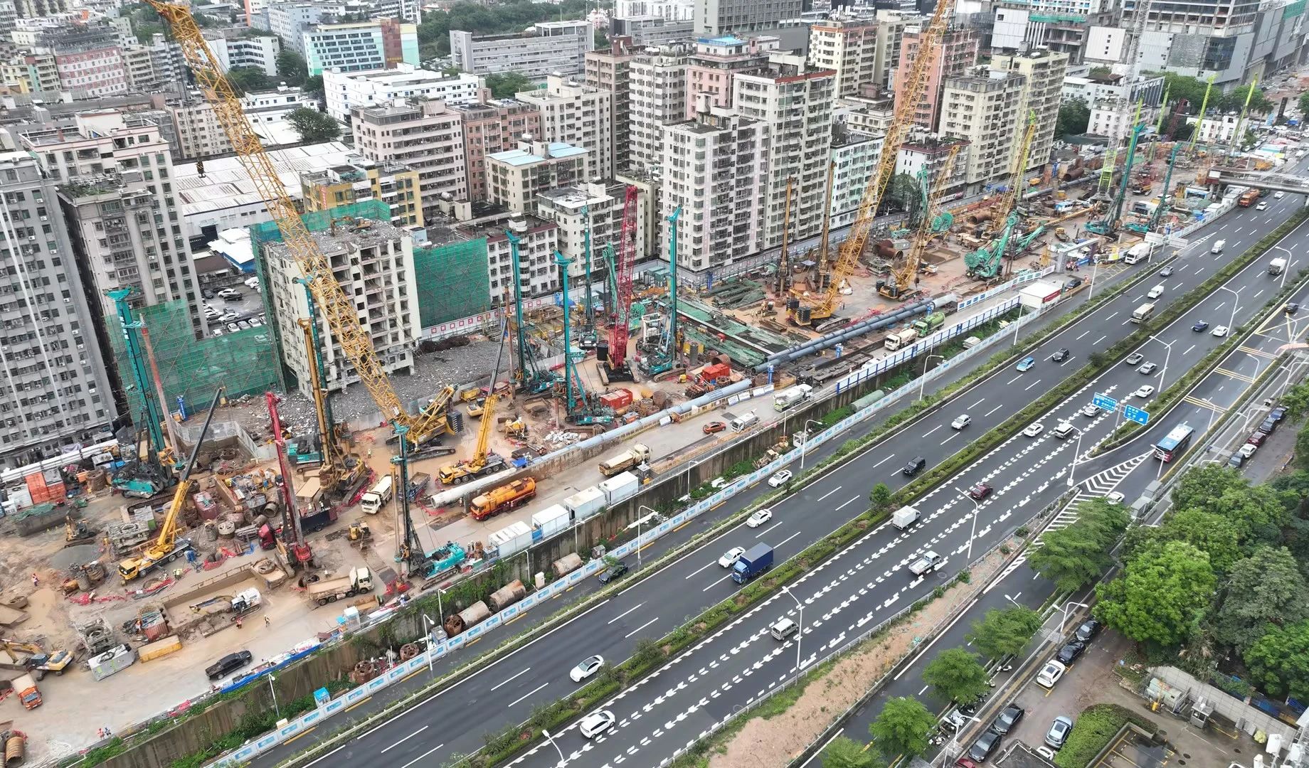 性能突出,超强助力!k1体育
旋挖钻机助力深圳地铁五和站施工