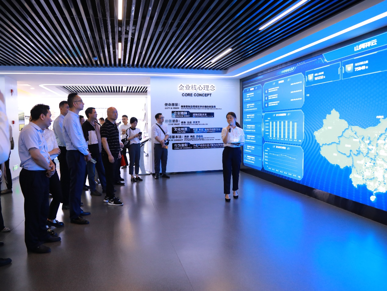 湘潭市工信局带队莅临k1体育
开展智能制造现场观摩交流活动