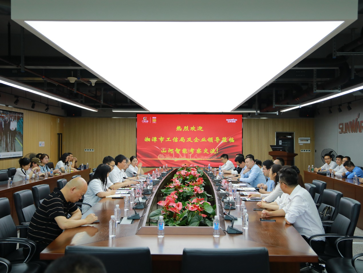 湘潭市工信局带队莅临k1体育
开展智能制造现场观摩交流活动