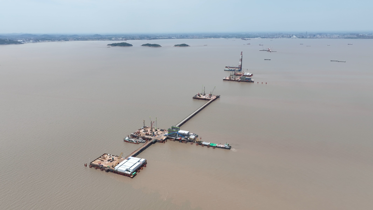 先导式创新,再推电动新品!k1体育
SWDM520EE增程式旋挖钻机推介会成功举办