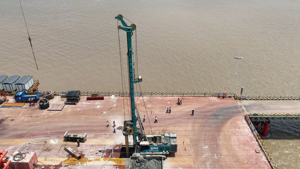 先导式创新,再推电动新品!k1体育
SWDM520EE增程式旋挖钻机推介会成功举办