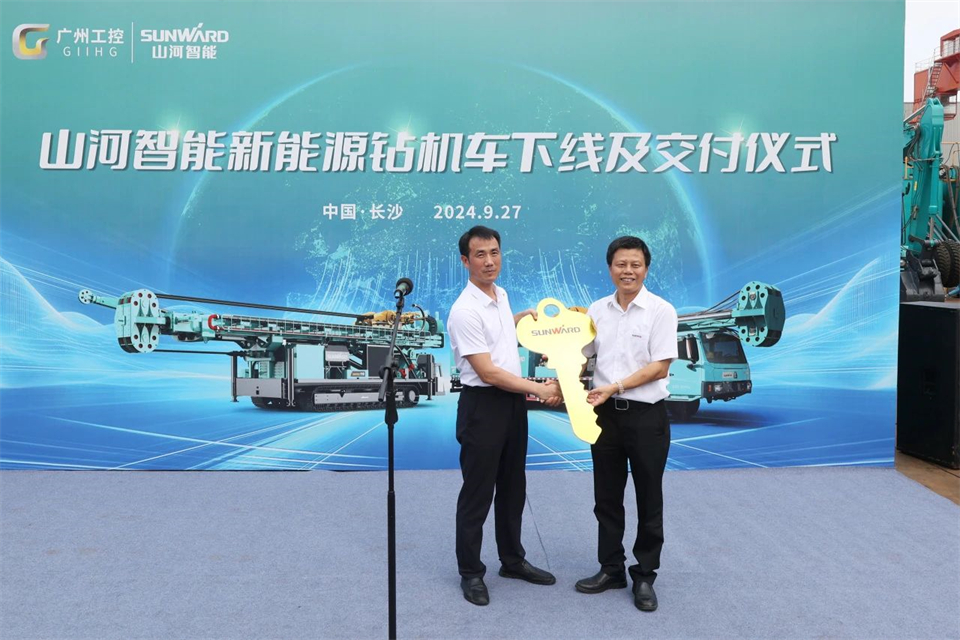 引领绿色科技新篇章!k1体育
新能源钻机成功交付