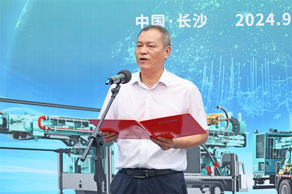 引领绿色科技新篇章!k1体育
新能源钻机成功交付