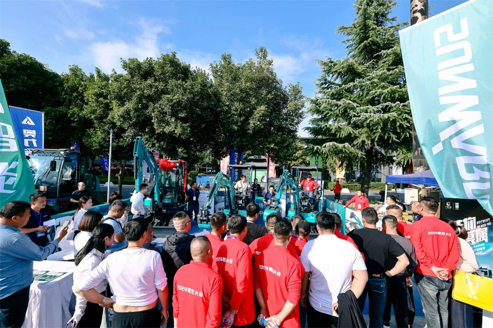展现“掘”对实力！k1体育
亮相2024微挖大会暨小型设备大会